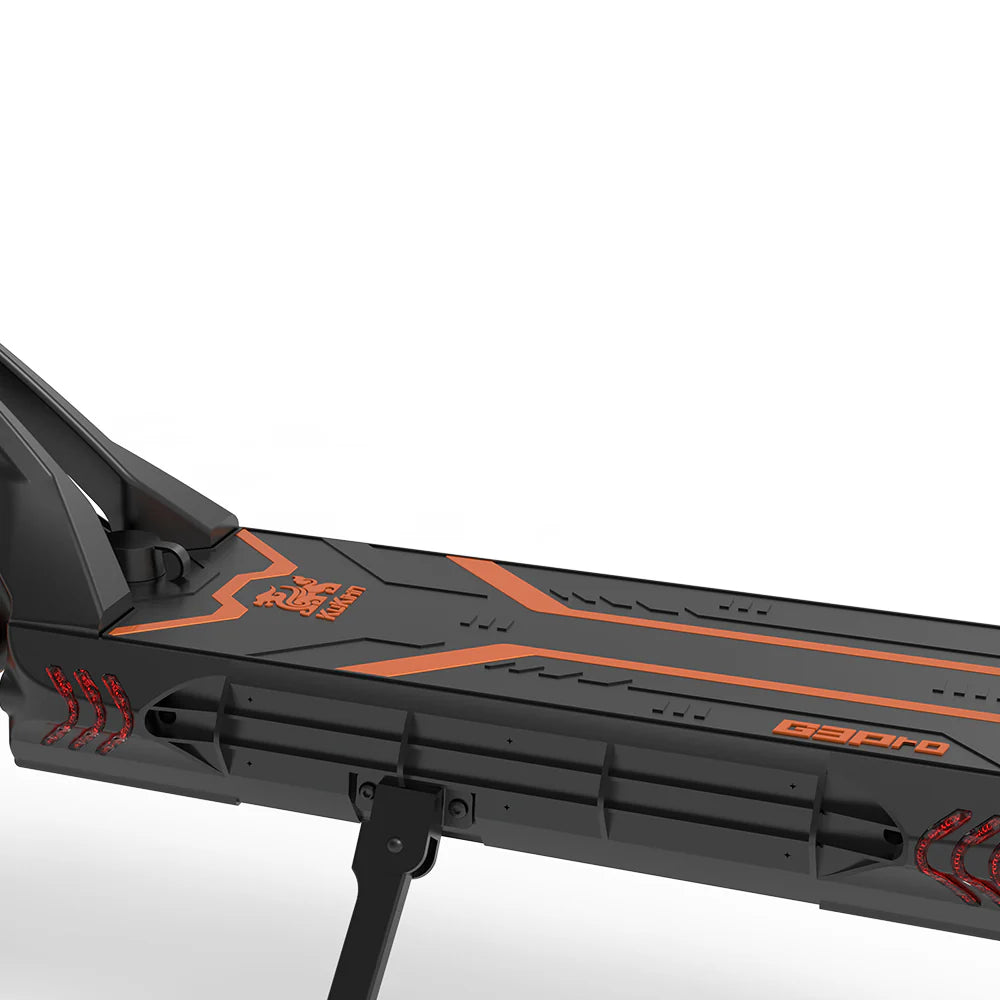 Close-up of a sleek, black KuKirin G3 PRO 2x 1200W električni romobil with orange accents and branding. The non-slip surface, angular design, and sturdy frame ensure safety and style. A 52V 23Ah litijska baterija powers it beneath the lion-embossed logo against a plain white background.