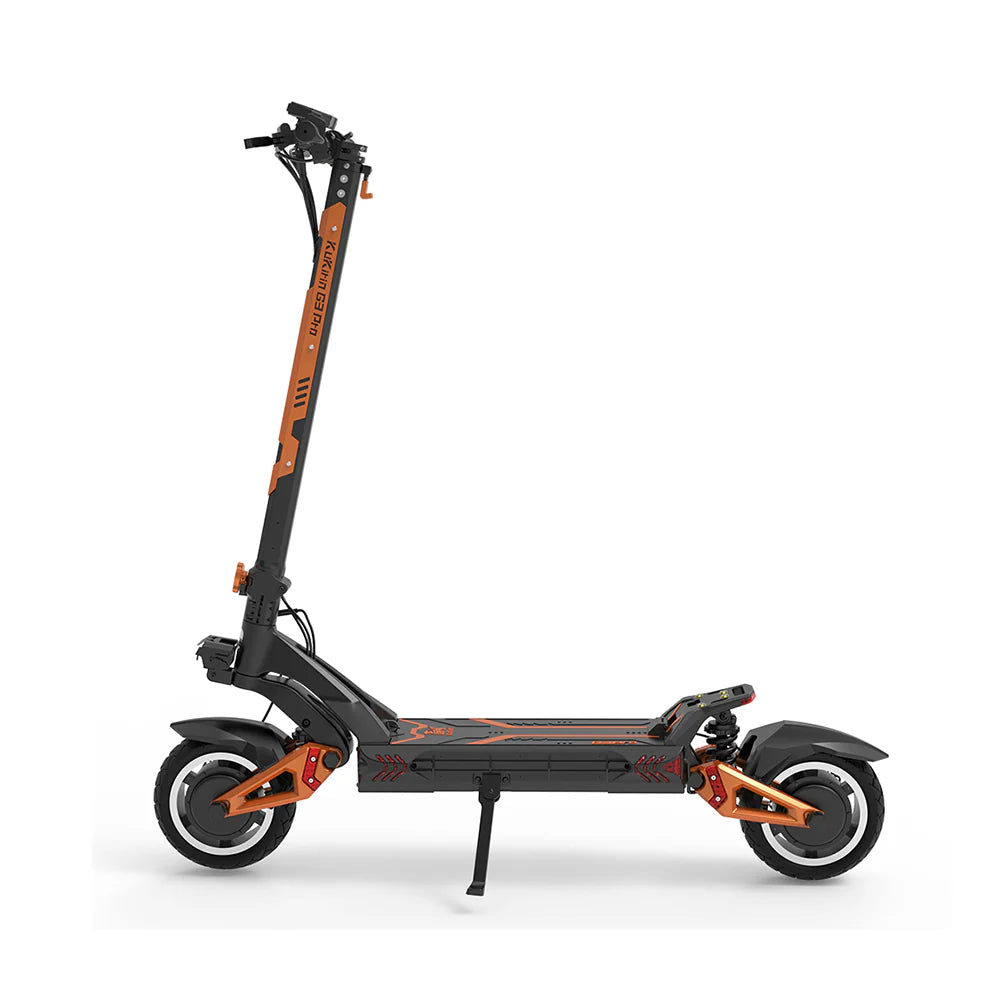 The KuKirin G3 PRO 2x 1200W electric scooter features a sleek black and orange design, sturdy wheels, a long deck, T-shaped handlebar, robust frame, and is powered by a litijska baterija 52V 23Ah. Its sporty look and build ensure it reaches maksimalna brzina of 65 km/h effortlessly.